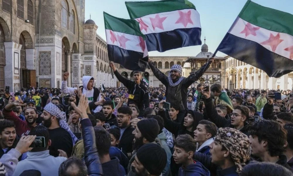 ΕΚΤΑΚΤΟ-Χιλιάδες Σύροι στην Δαμασκό στην Ράκα διαδηλώνουν απαιτώντας την μη εφαρμογή της Σαρίας- Στο στόχαστρο μπαίνει και η Τουρκία (Βίντεο)